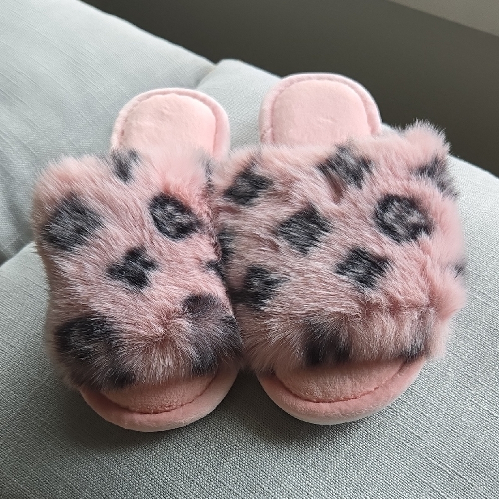 Women Pink Fuzzy Printed Slippers 🌺    NEW   🌺 - Picture 4 of 7